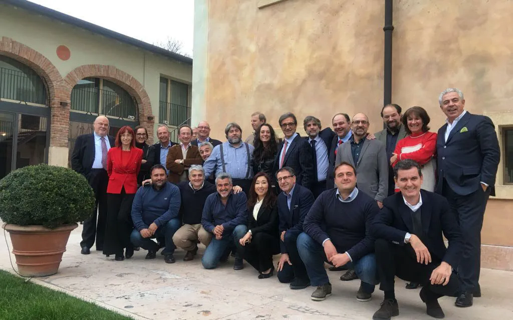 Il Consorzio del Prosecco Conegliano Valdobbiadene DOCG vieta l’uso dell’erbicida glifosato nei vigneti. Export in UK a più 18% per paura della Brexit