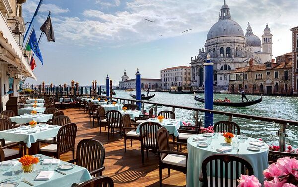Vino a Venezia: guida ai posti più esclusivi per brindare come Jeff Bezos