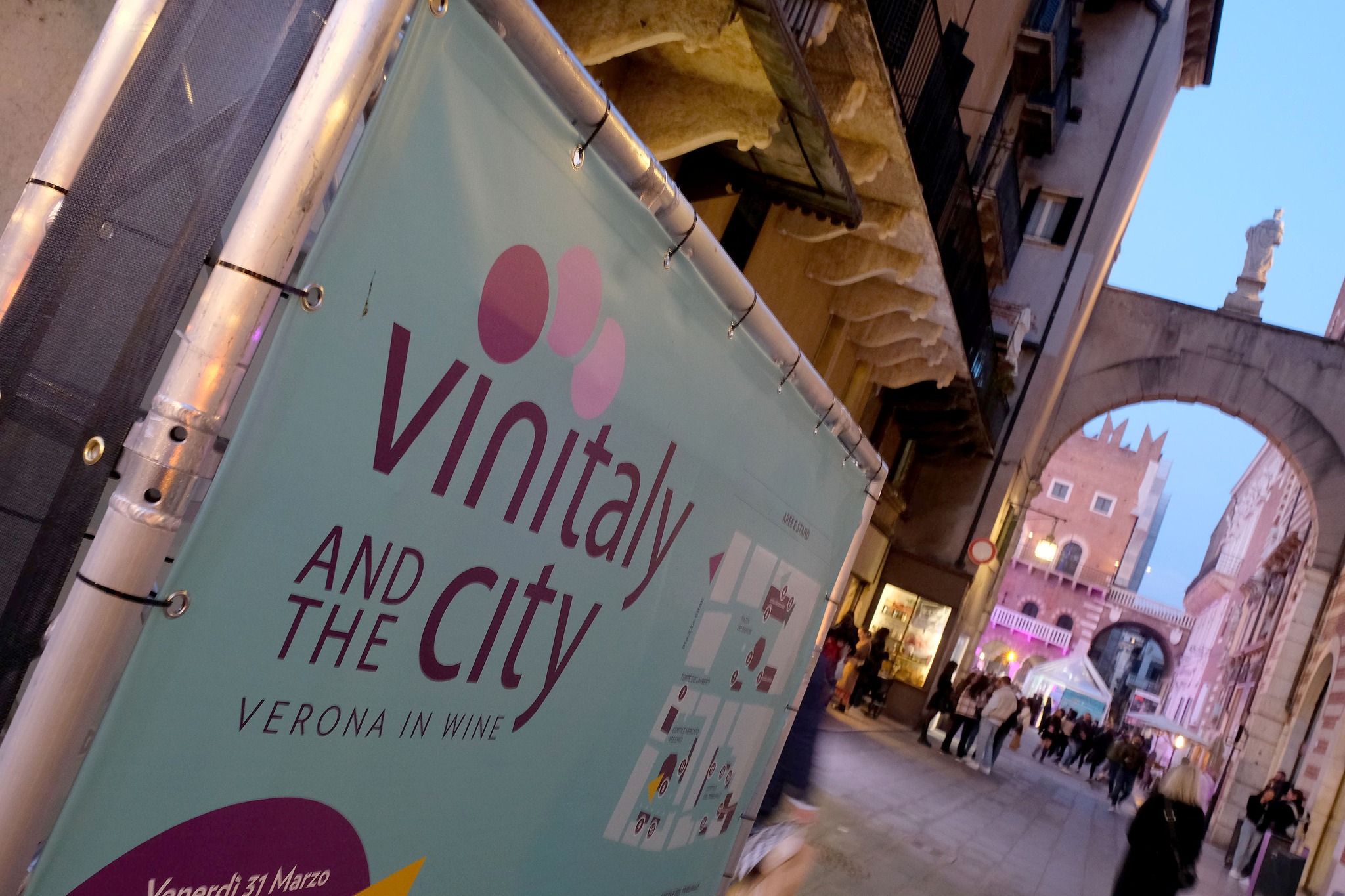 Vinitaly, il 2023 conferma le difficoltà previste per il vino italiano