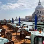 Vino a Venezia: guida ai posti più esclusivi per brindare come Jeff Bezos