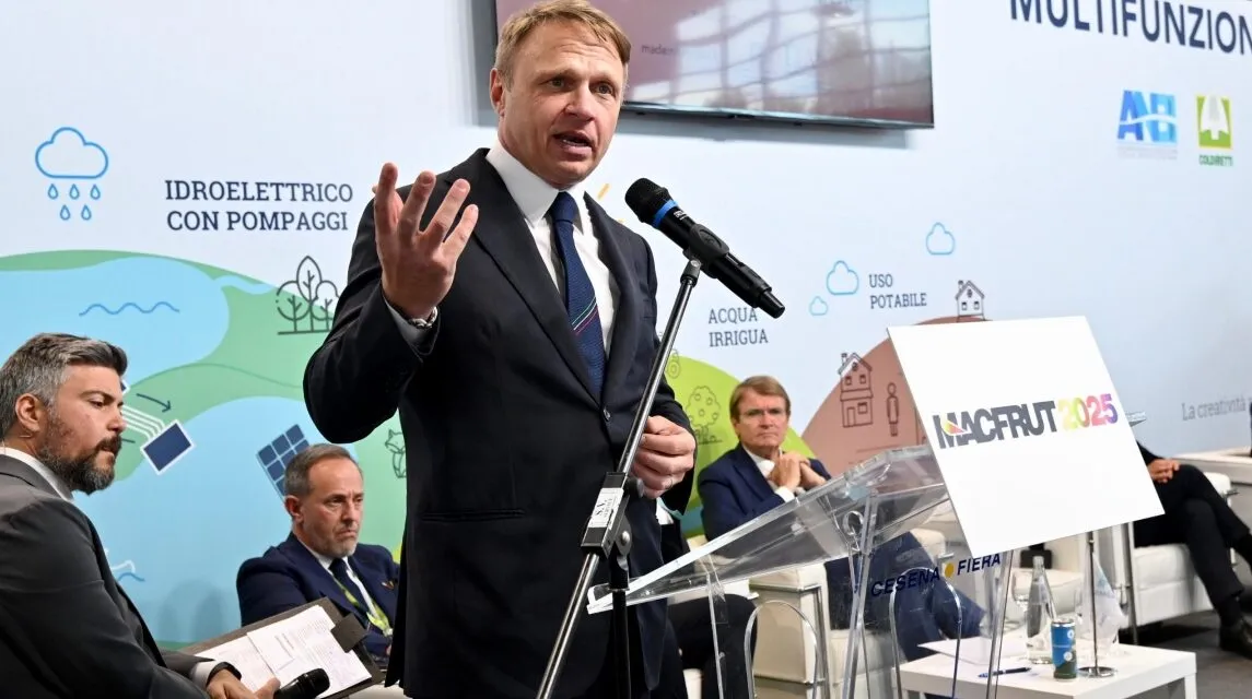 Video: Francesco Lollobrigida, “Sventati i tagli alla PAC, dall’Ue 10 miliardi per l’agricoltura italiana”